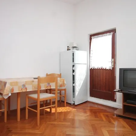 Zdrelac 8046b Apartment